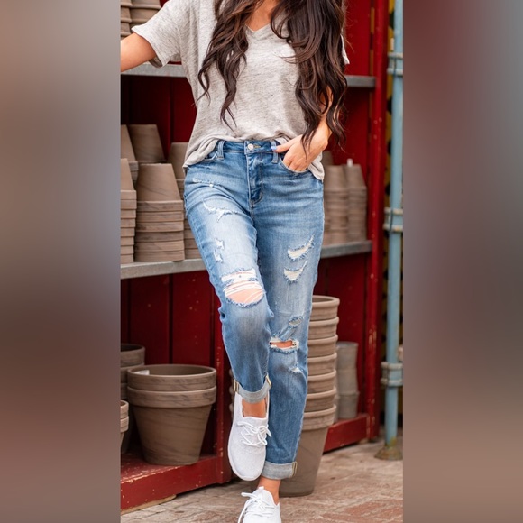 NWT JUDY BLUE High Rise Boyfriend Distressed Light Wash Jeans - Picture 4 of 16